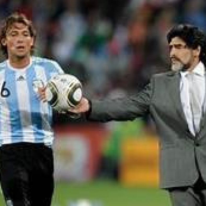 EL GIMNASIA DE MARADONA ENFRENTA A VELEZ