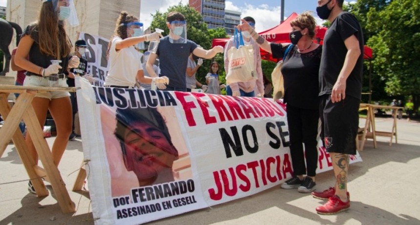 LOS PADRES Y AMIGOS DE FERNANDO BÁEZ SOSA REALIZARON UNA COLECTA SOLIDARIA EN SU HOMENAJE