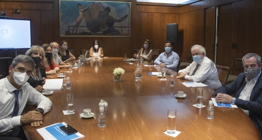 GINÉS GONZÁLEZ GARCÍA, ASEGURÓ HAY  FIRMADOS CONTRATOS POR MÁS DE 51 MILLONES DE DOSIS