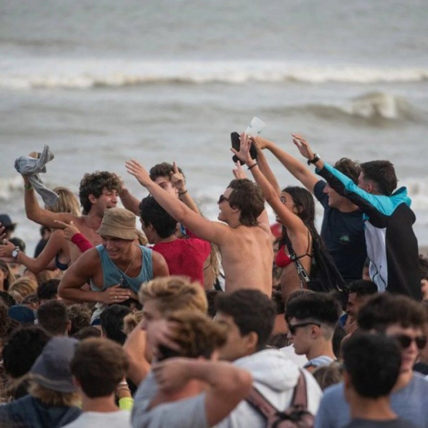 PINAMAR EN PANDEMIA: A LOS CONTAGIOS SE LE SUMAN EL DESCONTROL DE DÍA Y NOCHE