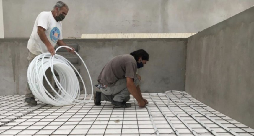 EN TANDIL AVANZAN LAS OBRAS DE LA ETAPA FINAL DE LA CONSTRUCCIÓN DEL COMPLEJO DE PILETAS CUBIERTAS EN EL CEF 42
