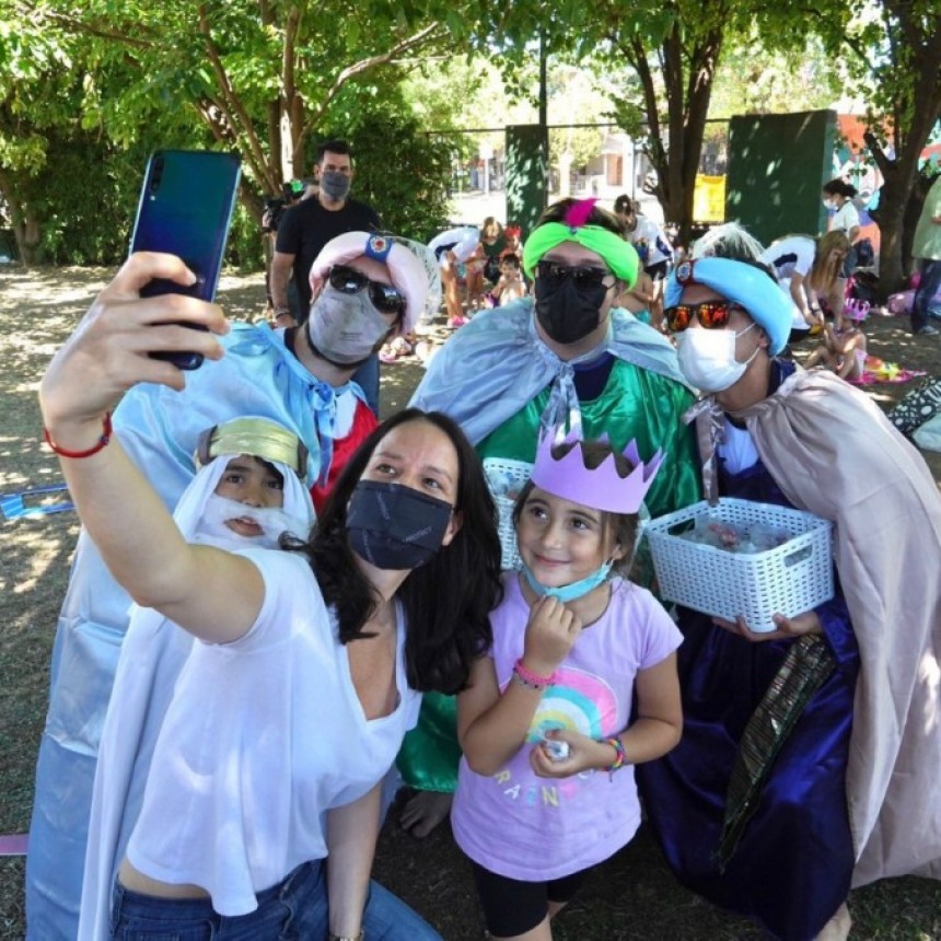 SOLEDAD MARTÍNEZ VISITÓ LA COLONIA DE VERANO MUNICIPAL EN EL DÍA DE REYES