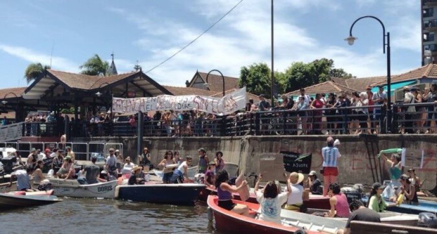 VECINOS DE LAS ISLAS DEL DELTA CORTARON EL RÍO TIGRE PARA RECLAMAR A EDENOR 