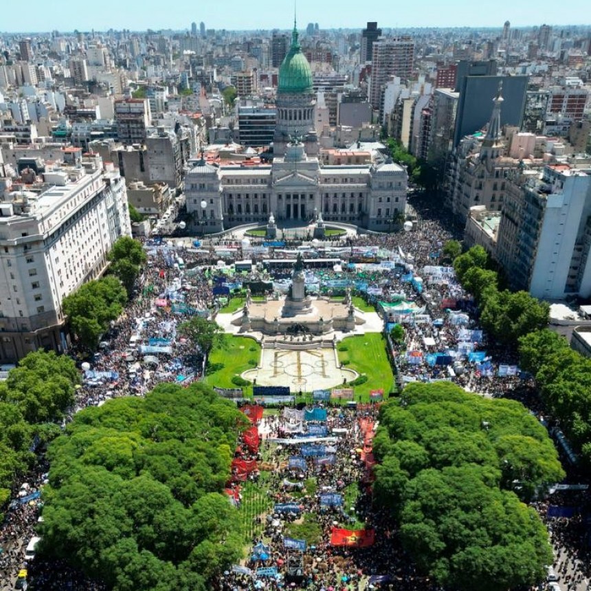 CGT, CTA Y MOVIMIENTOS SOCIALES PIDIERON 