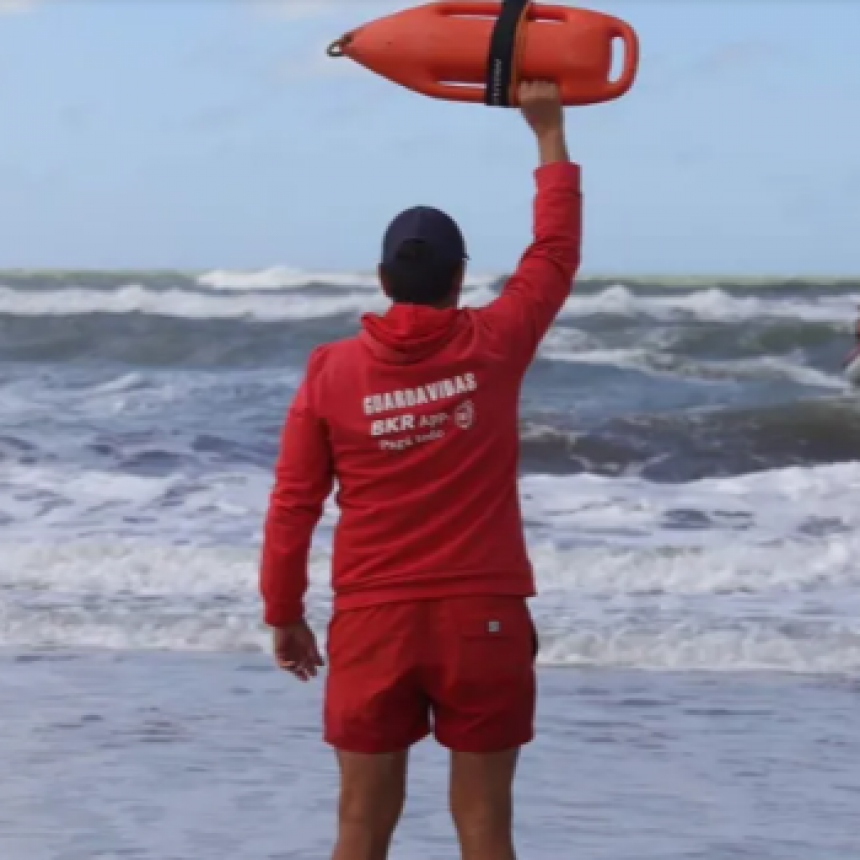 LOS GUARDAVIDAS DE PINAMAR RECLAMAN AUMENTO A LOS PRIVADOS Y TOMAN MEDIDAS DE FUERZA