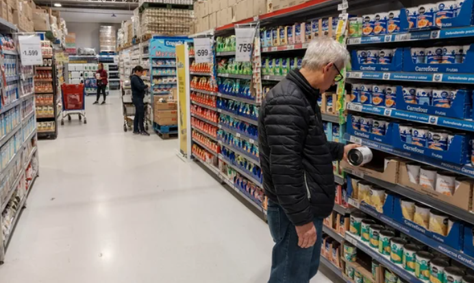 LA INFLACIÓN SUBIÓ AL 2,7% EN DICIEMBRE Y TOTALIZÓ 117,8% EN EL 2024