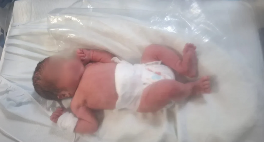  &ldquo;CON EL CORD&Oacute;N UMBILICAL Y BOLSAS ENCIMA&rdquo;: LA POLIC&Iacute;A QUE ENCONTR&Oacute; A LA BEB&Eacute; EN EL TACHO