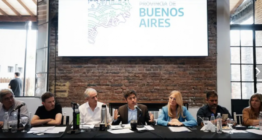 KICILLOF CON EMPRESARIOS Y PRODUCTORES EN CHASCOM&Uacute;S: "A TODOS LES EST&Aacute; YENDO MAL"