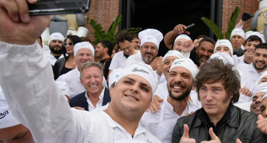  JAVIER MILEI VISIT&Oacute; UNA F&Aacute;BRICA: RECORRI&Oacute; LA PLANTA DE LUCCIANO&rsquo;S EN MAR DEL PLATA