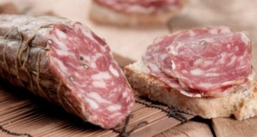 EN TANDIL BUSCAN ROMPER UN RÉCORD CON EL SALAME MAS LARGO.