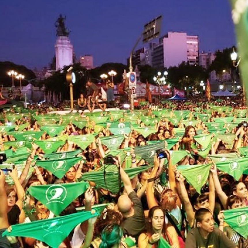 MILES DE MUJERES RECLAMARON FRENTE AL CONGRESO LA INMEDIATA LEGALIZACIÓN DEL ABORTO