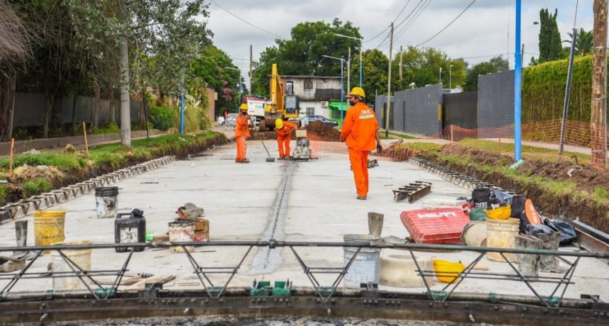 KATOPODIS Y ARIEL SUJARCHUK SUPERVISARON IMPORTANTES OBRAS DE REPAVIMENTACIÓN EN MAQUINISTA SAVIO Y GARÍN