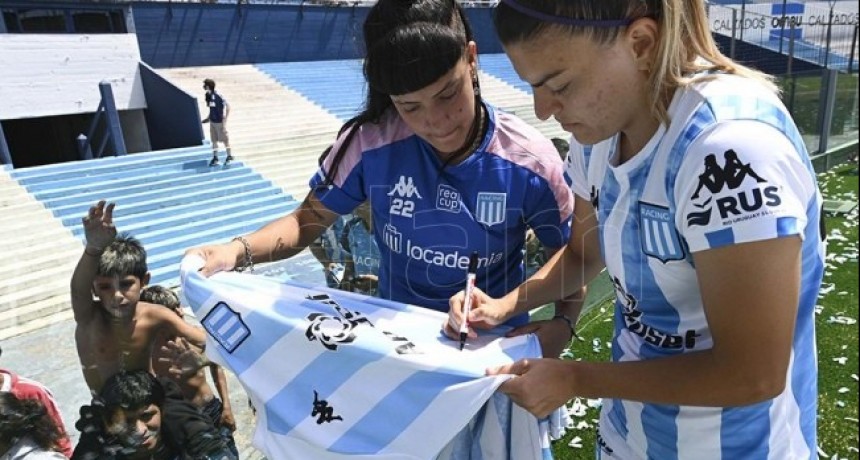 HISTÓRICA PRESENTACIÓN DE RACING DE LOS PLANTELES FEMENINO Y MASCULINO