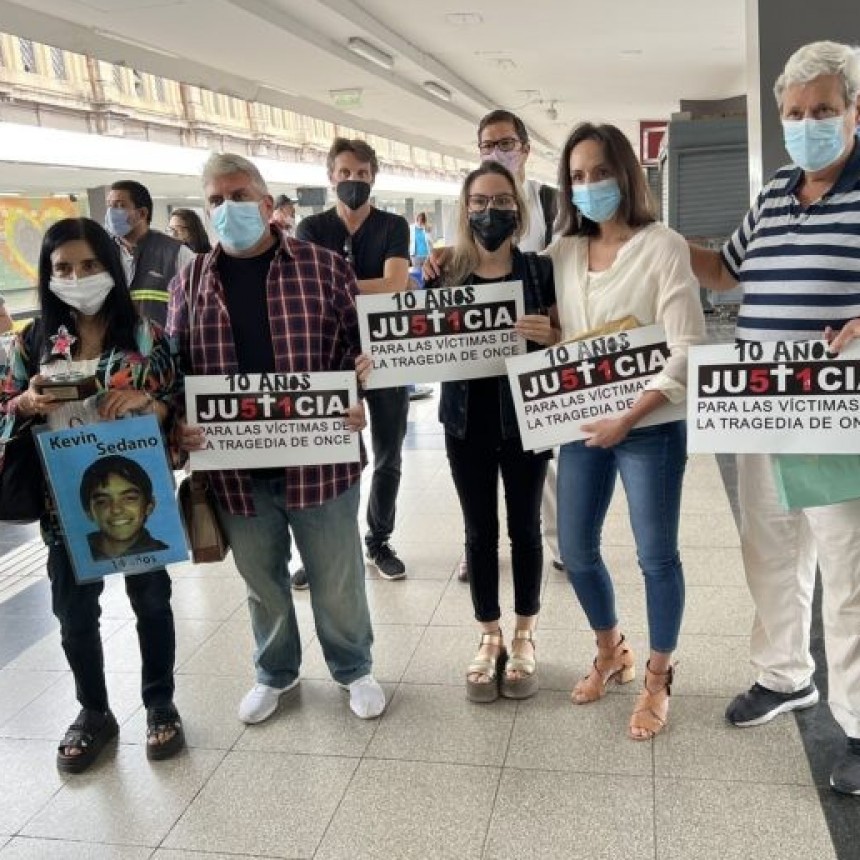 A 10 AÑOS DE LA TRAGEDIA DE ONCE, SOBREVIVIENTES Y FAMILIARES RECLAMAN JUSTICIA POR LAS VÍCTIMAS