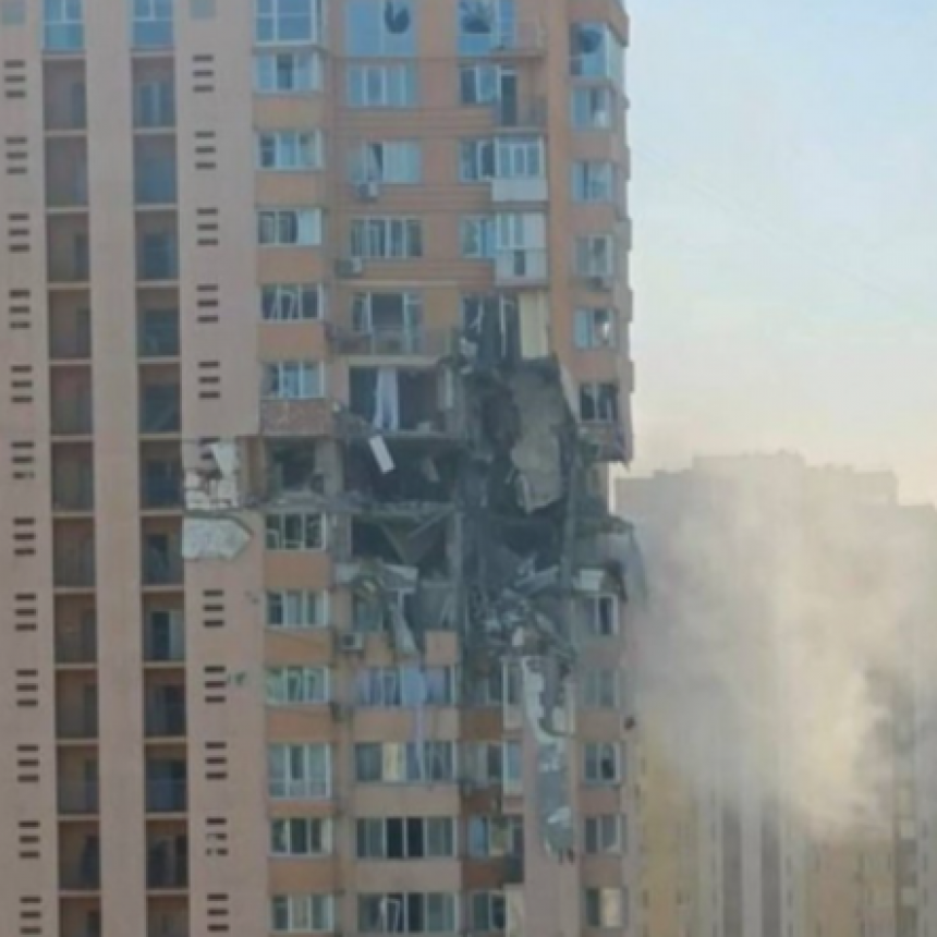 MÁXIMA TENSIÓN EN UCRANIA: COMBATES EN LAS CALLES DE KIEV Y UN EDIFICIO ALCANZADO POR LOS MISILES RUSOS