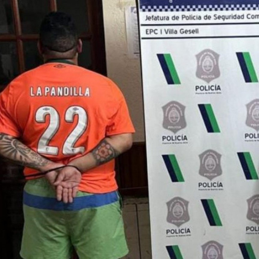 DETUVIERON AL LÍDER DE LA BARRA DE VÉLEZ EN VILLA GESELL TRAS ATACAR AL HOMBRE ARAÑA EN EL 