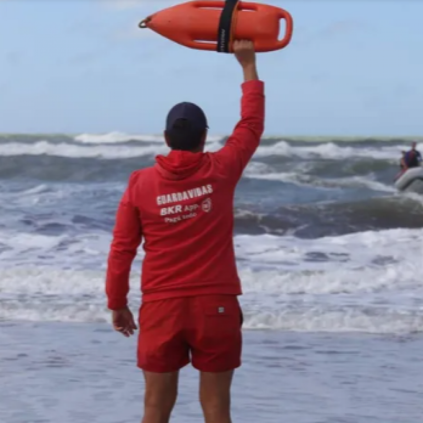 PINAMAR: GUARDAVIDAS REALIZAN UN PARO POR RECLAMOS SALARIALES