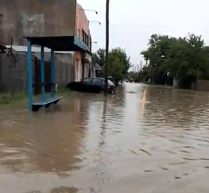 TEMPORAL EN BRANDSEN: CAYERON MÁS DE 140MM Y HAY BARRIOS INUNDADOS