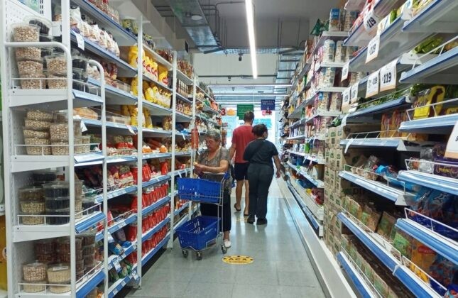 CONSUMO: 2024 CERRÓ CON CAÍDAS EN LAS VENTAS DE SUPERMERCADOS Y MAYORISTAS
