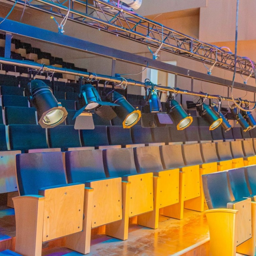 AVANZA LA OBRA DEL NUEVO TEATRO JUNTO AL PALACIO OTAMENDI CON UN MODERNO SISTEMA DE LUCES Y SONIDO