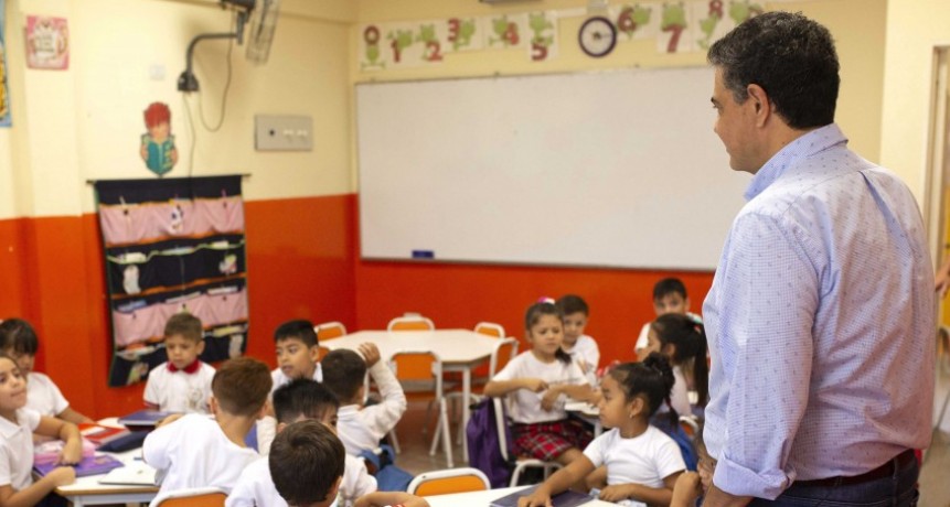 JORGE MACRI PRESENTÓ EL PROGRAMA DE AYUDA ESCOLAR PARA ESTUDIANTES