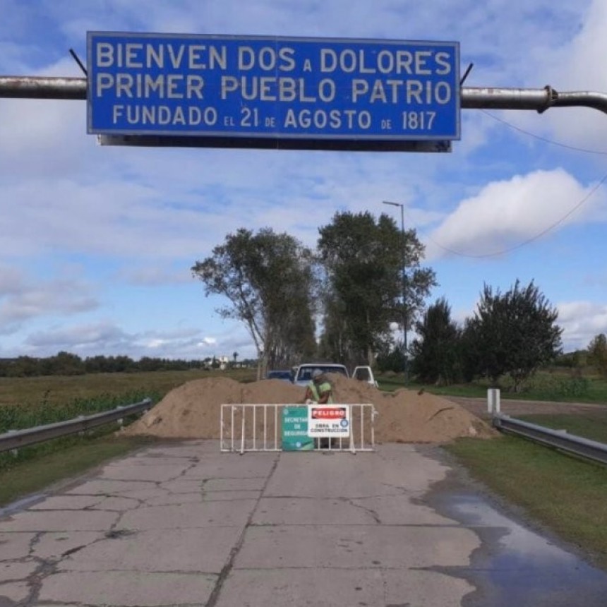 DOLORES BLOQUEÓ INGRESOS A LA CIUDAD CON MONTÍCULOS DE TIERRA