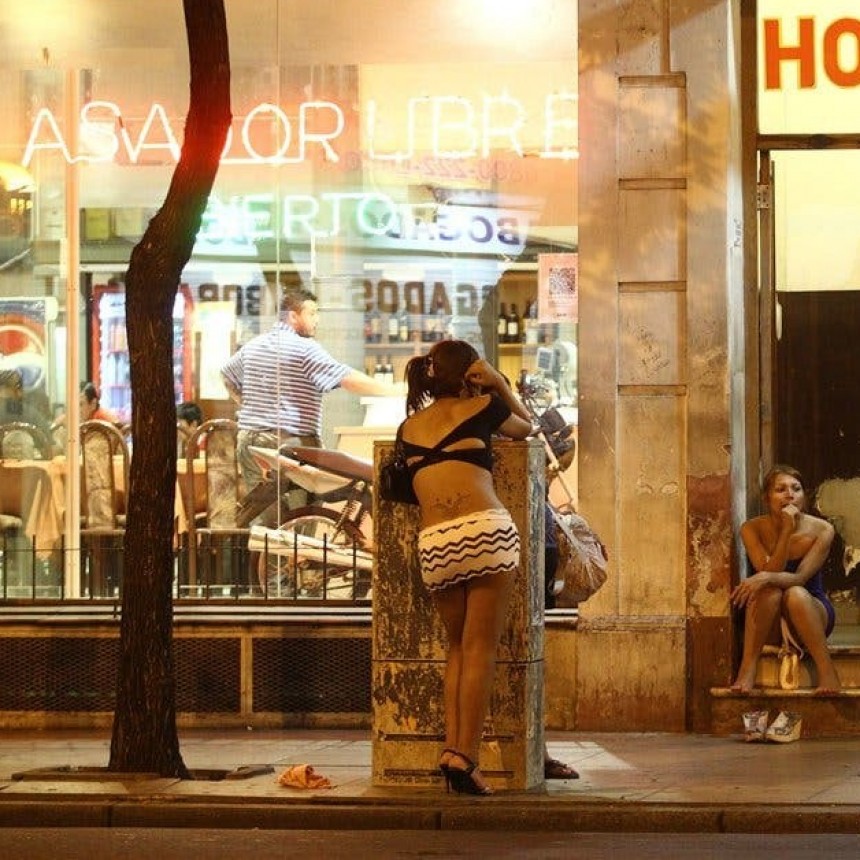 HONESTIDAD BRUTAL: UN HOMBRE ARGUMENTÓ QUE BUSCABA TRAVESTIS PARA TENER SEXO CUANDO LO DETUVO LA POLICÍA
