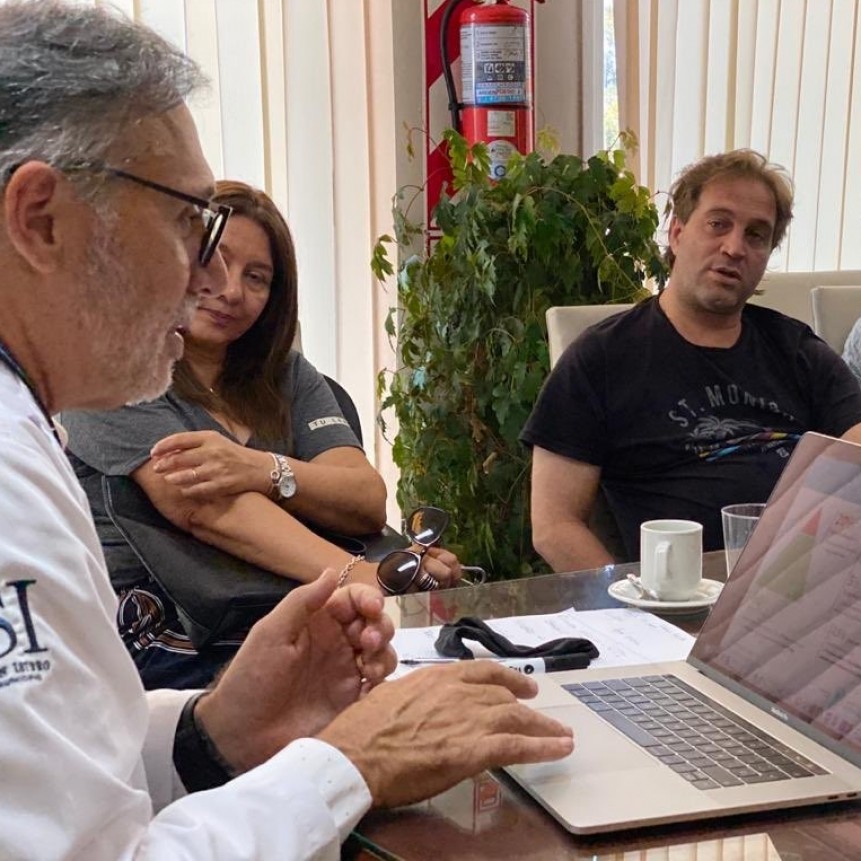 JUSTO LO QUE NO HAY QUE HACER: LOS CONCEJALES DE SAN ISIDRO SE REUNEN PARA HABLAR DEL CORONAVIRUS