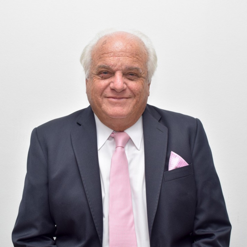 ALBERTO TRÍPOLI LAS TIENE TODAS, ES DIRIGENTE DE FÚTBOL, CONCEJAL, AMIGO DEL INTENDENTE POSSE Y UN VACUNADO VIP