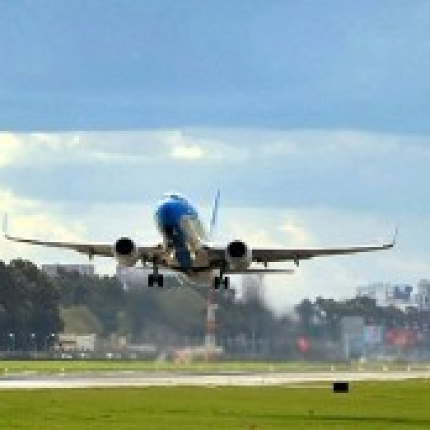 VUELVE A OPERAR EL AEROPARQUE JORGE NEWBERY TRAS MÁS DE SIETE MESES PARADO POR OBRAS