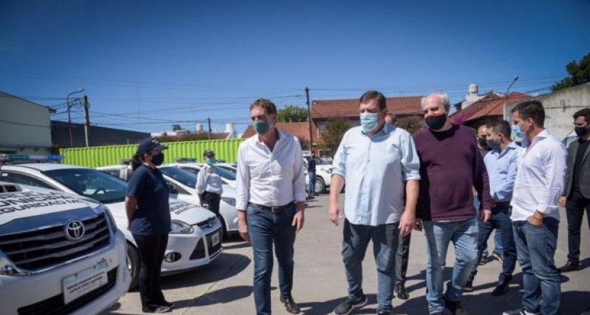 SANTILLI REGALA PATRULLEROS Y LARRETA DICE QUE NO TIENE PLATA PARA LA CIUDAD