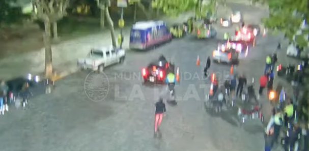ARRASTRÓ A UN INSPECTOR DE TRÁNSITO PARA EVITAR CONTROL VIAL, SE FUGÓ Y LUEGO LO DETUVIERON