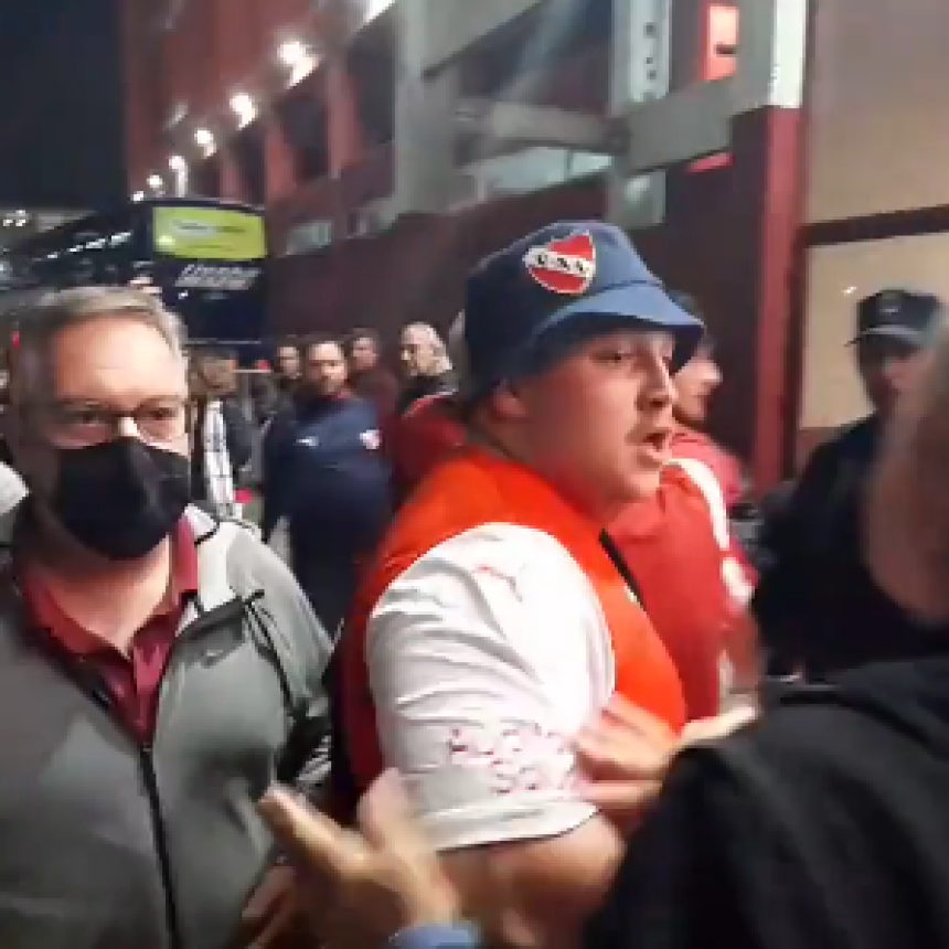 AMENAZAS E INSULTOS DE LOS HINCHAS CONTRA HUGO MOYANO TRAS LA DERROTA DE INDEPENDIENTE  