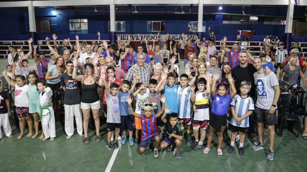 FERRARESI INAUGURÓ OBRAS EN DOS CLUBES DE WILDE