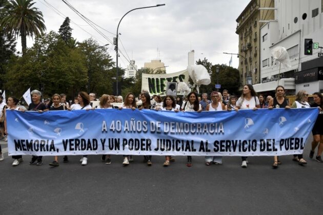 MARCHAN EN PLAZA DE MAYO Y EN LA PROVINCIA EN CONMEMORACIÓN DEL DÍA DE LA MEMORIA
