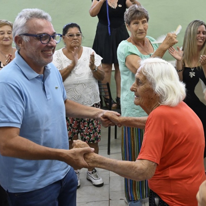 EN LAS TUNAS, JULIO ZAMORA PARTICIPÓ DEL 30° ANIVERSARIO DEL CENTRO DE JUBILADOS “SAN ANTONIO”