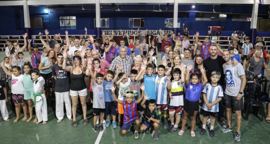 FERRARESI INAUGURÓ OBRAS EN DOS CLUBES DE WILDE