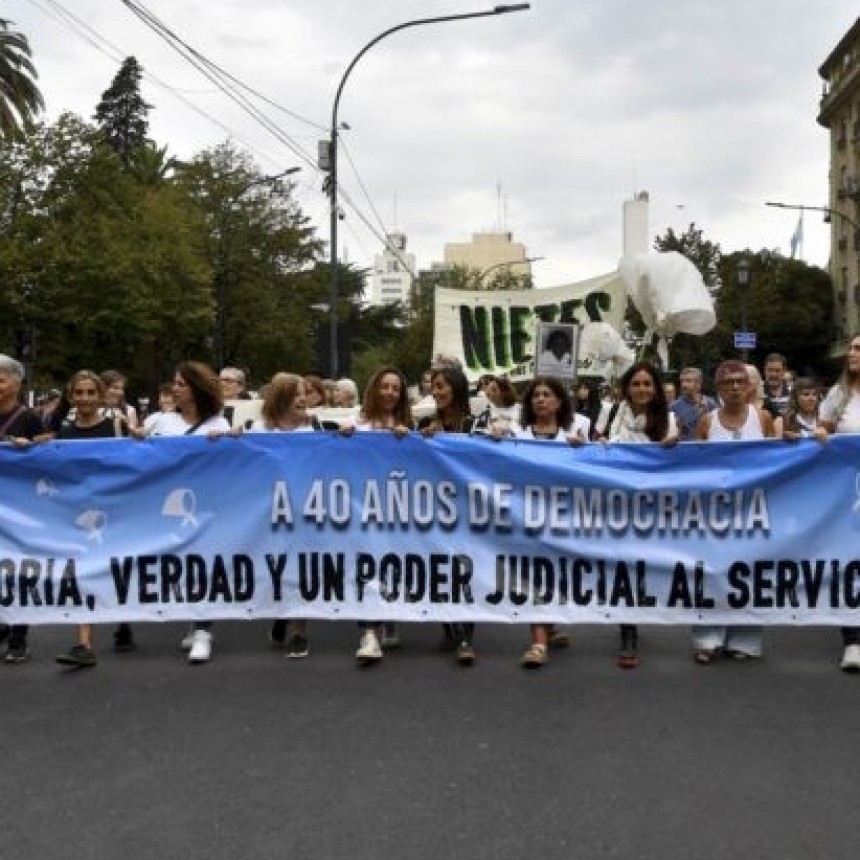 MARCHAN EN PLAZA DE MAYO Y EN LA PROVINCIA EN CONMEMORACIÓN DEL DÍA DE LA MEMORIA