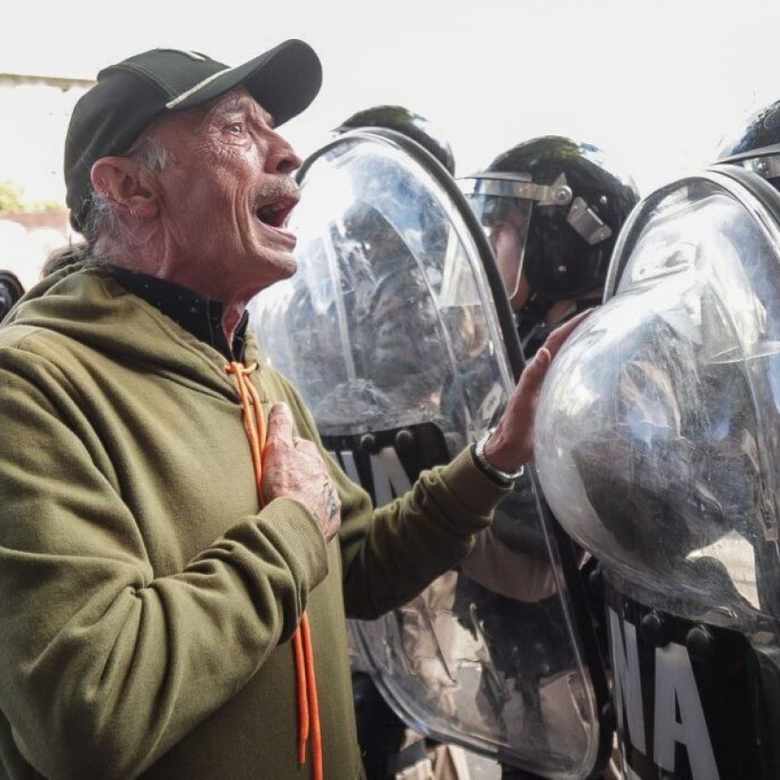 MARCHAN LOS JUBILADOS POR EL AUMENTO DE SUS INGRESOS