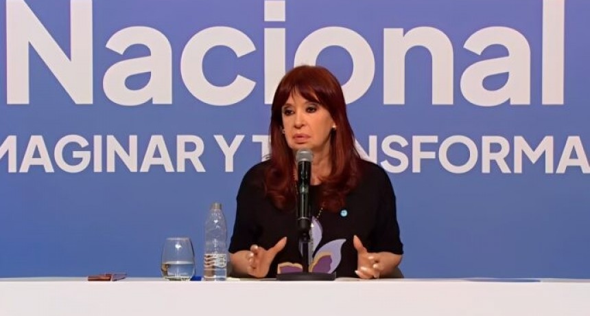 CRISTINA ADVIRTIÓ QUE EL PAÍS VIVE “UNA DESCOMPOSICIÓN INSTITUCIONAL” Y AFIRMÓ QUE MILEI “NO SE LA BANCA SOLO”