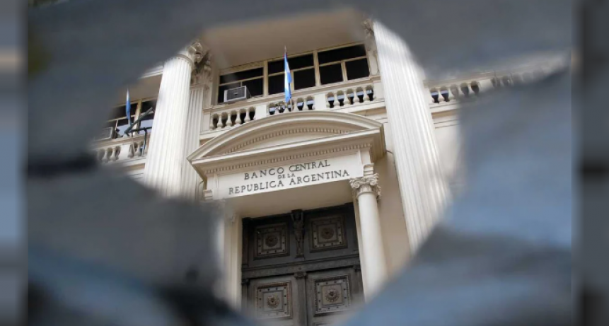 EL BANCO CENTRAL VOLVIÓ A VENDER, PERO EL DÓLAR BLUE SUPERÓ LOS $1.300