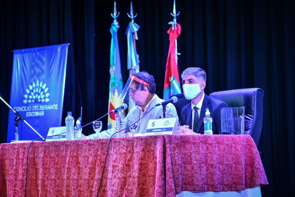 EL CONCEJO DELIBERANTE DE ESCOBAR SESIONÓ EN UN TEATRO Y CONVALIDÓ POR UNANIMIDAD LA MUNICIPALIZACIÓN DEL SANATORIO SAN CARLOS