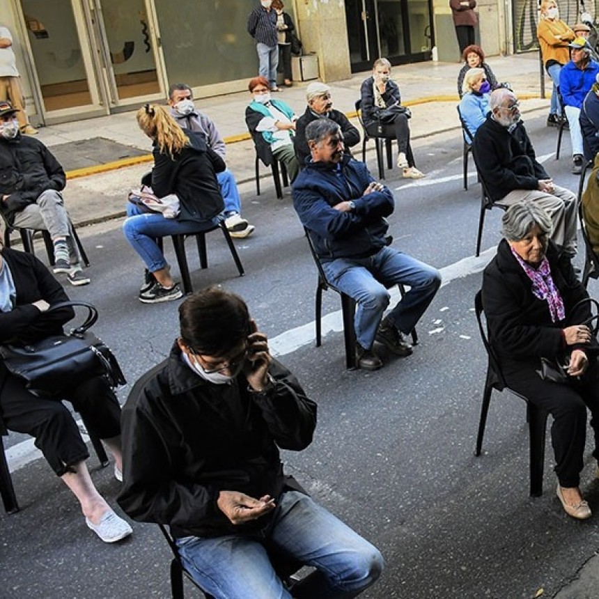 HOY COBRAN LOS JUBILADOS CON EL DNI TERMINADO EN 8 Y 9.