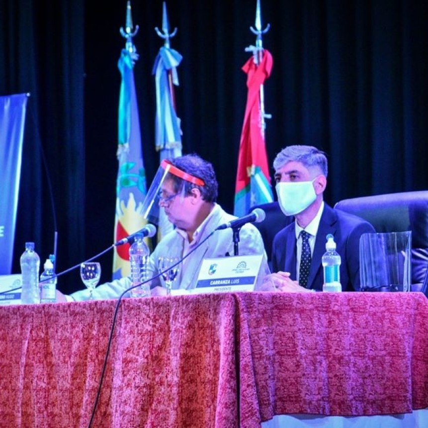 EL CONCEJO DELIBERANTE DE ESCOBAR SESIONÓ EN UN TEATRO Y CONVALIDÓ POR UNANIMIDAD LA MUNICIPALIZACIÓN DEL SANATORIO SAN CARLOS