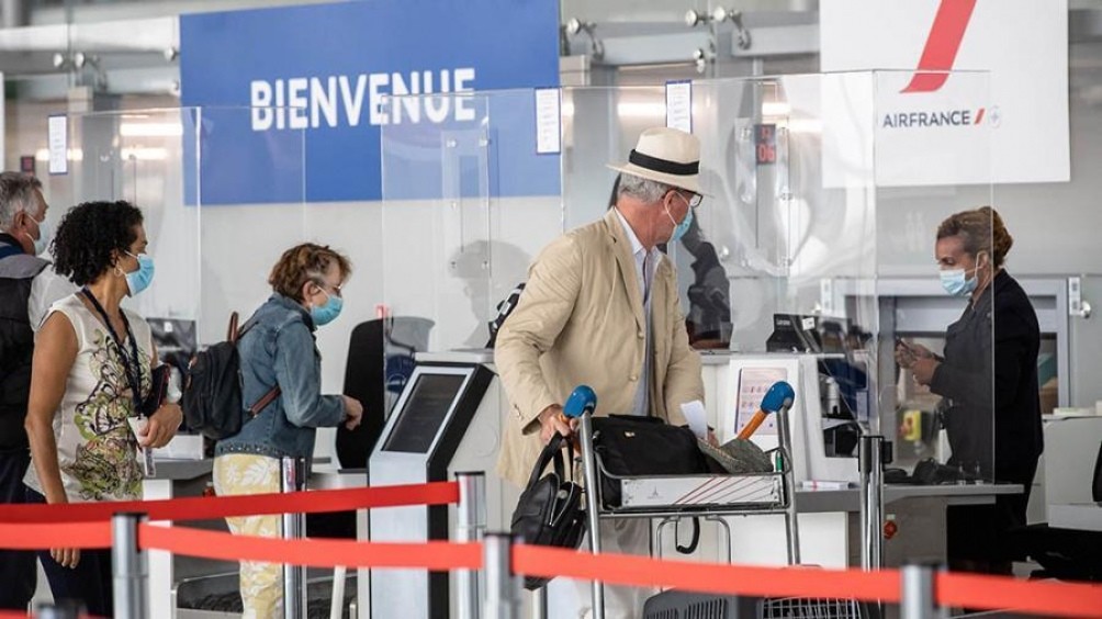FRANCIA EXTIENDE MEDIDAS Y RESTRICCIONES A TODO EL TERRITORIO DURANTE CUATRO SEMANAS