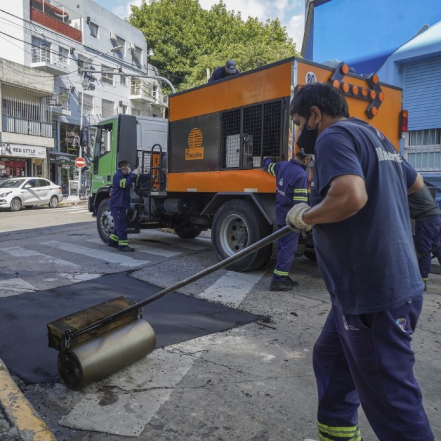 CONTINÚA EL PLAN DE BACHEO Y ASFALTO EN VICENTE LÓPEZ 
