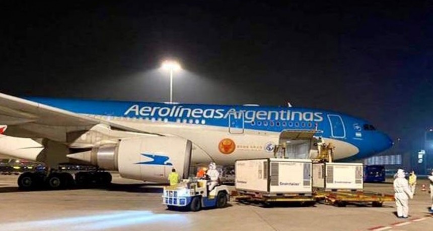 LLEGÓ A EZEIZA EL DUODÉCIMO VUELO DE AEROLÍNEAS QUE TRAE 800 MIL DOSIS DE VACUNAS SPUTNIK V