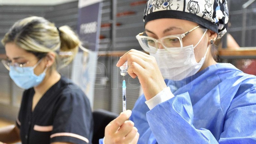 SE APLICARÁ LA CUARTA DOSIS PARA MAYORES DE 50, GRUPOS DE RIESGO Y DOCENTES