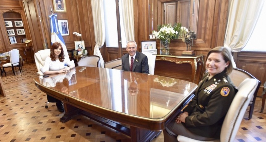 CRISTINA FERNÁNDEZ SE REUNIÓ CON LA JEFA DEL COMANDO SUR DE EEUU EN EL SENADO