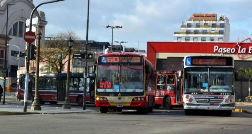 REDUCEN LOS SERVICIOS NOCTURNOS DE COLECTIVOS EN EL ÁREA METROPOLITANA